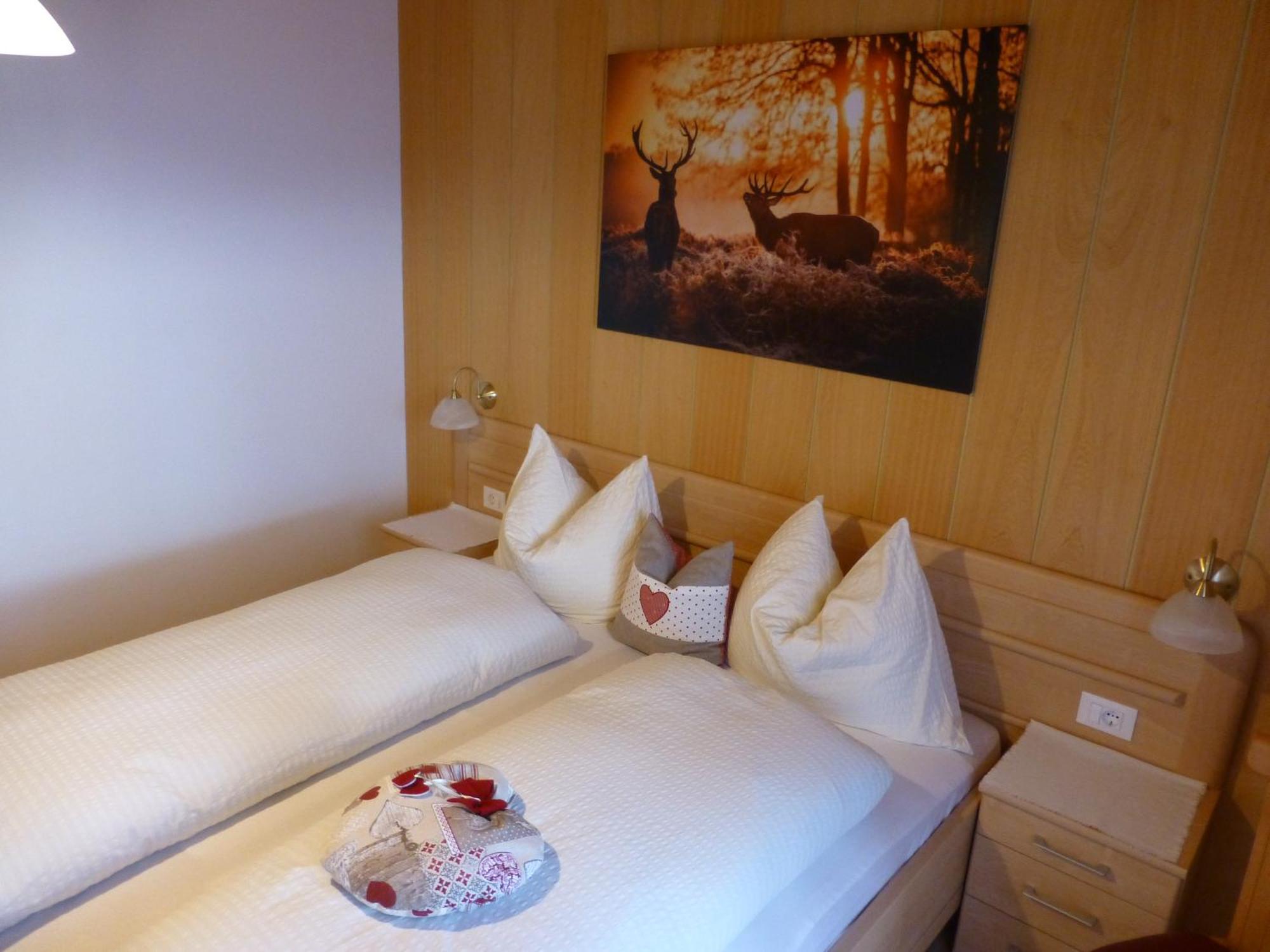 Garni Helfer Bed & Breakfast Dobbiaco Exterior foto