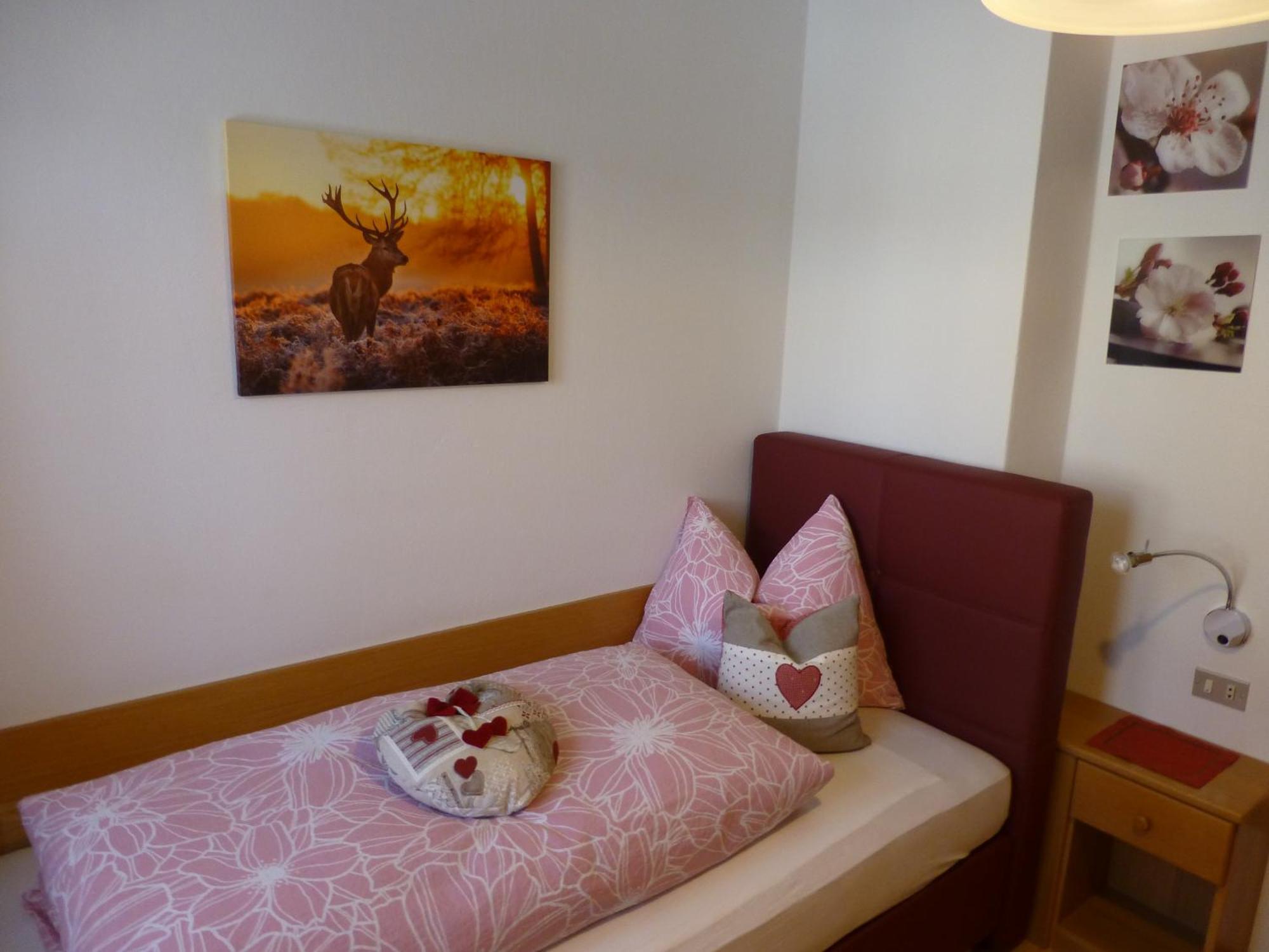 Garni Helfer Bed & Breakfast Dobbiaco Exterior foto