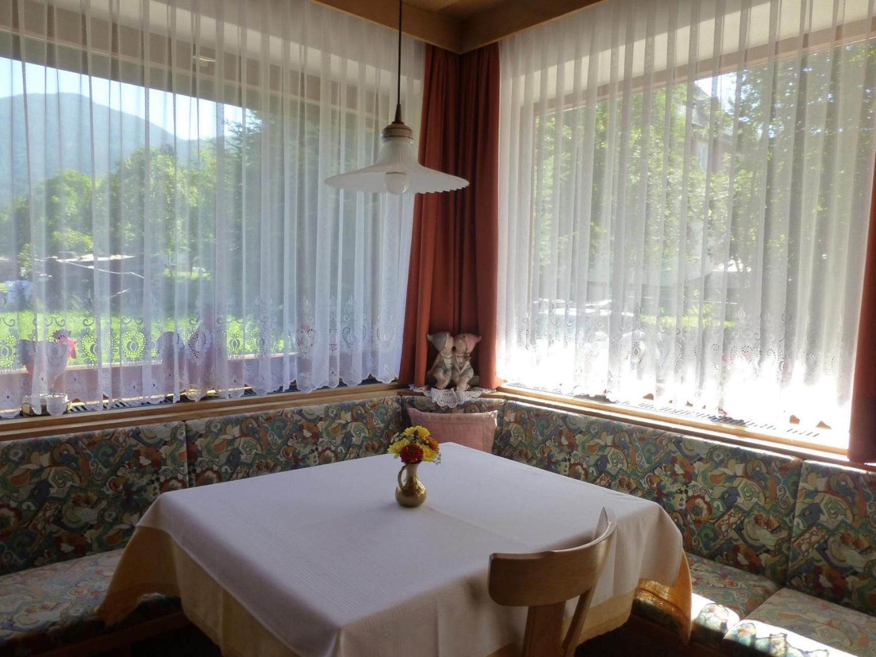 Garni Helfer Bed & Breakfast Dobbiaco Exterior foto