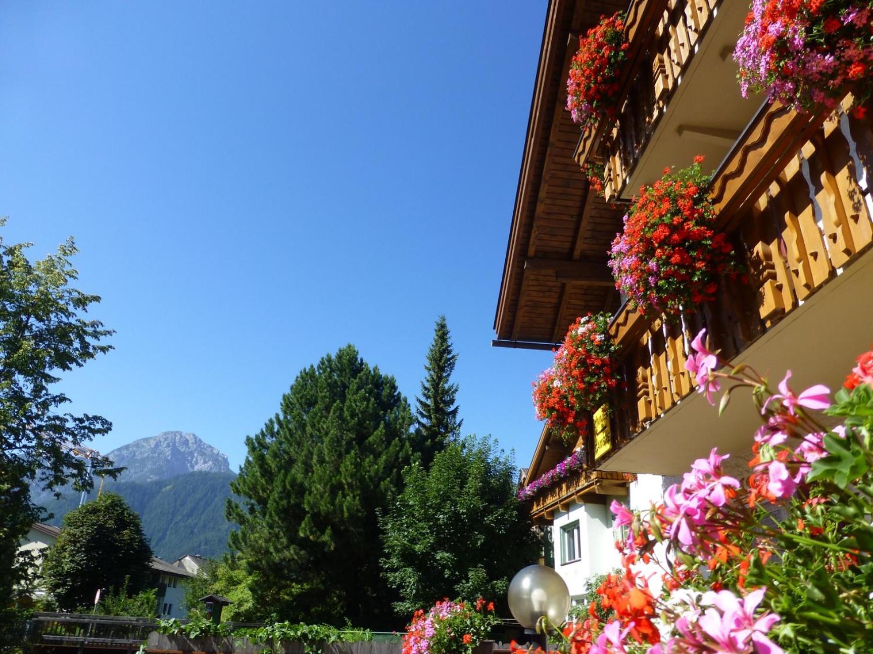 Garni Helfer Bed & Breakfast Dobbiaco Exterior foto